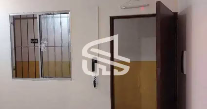 Kitnet para locacao com 15 m2 com banheiro na Rua Caninde, 544 - Pari