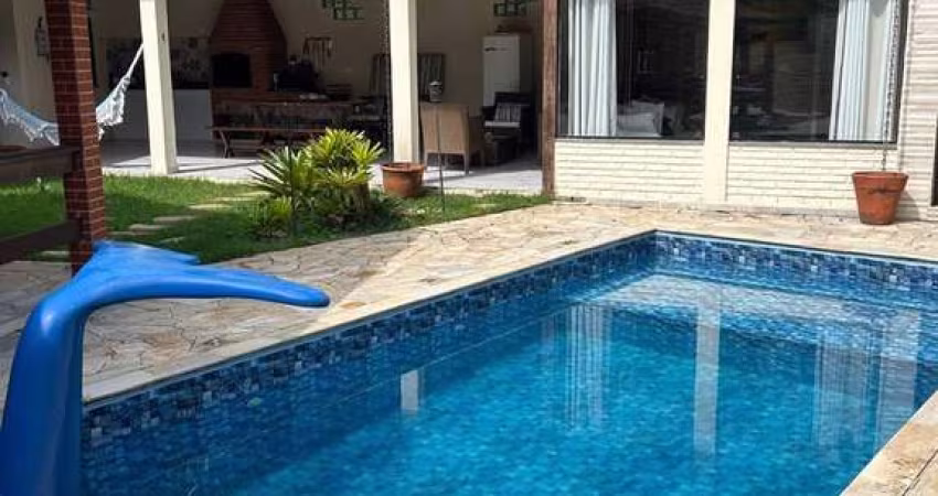 Casa de Condomínio - Piscina e tranquilidade