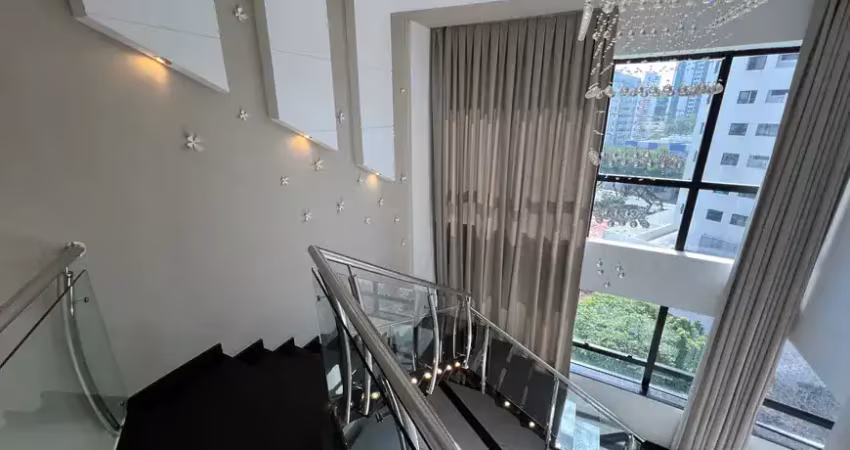 84 9.9982.5105 sou um apartamento duplex no coração do elegante bairro do tirol. 84 9.9614.8677