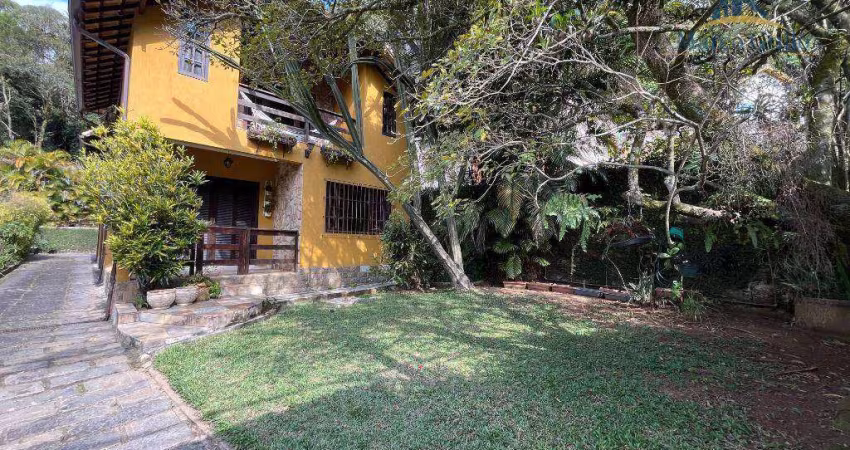 Casa com 5 quartos e 450 m², à venda por R$ 1.400.000,00 - Valparaíso - Petrópolis/RJ