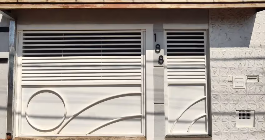 Casa 3 dormitórios, sendo 2 suítes, garagem coberta, 4 minutos do centro