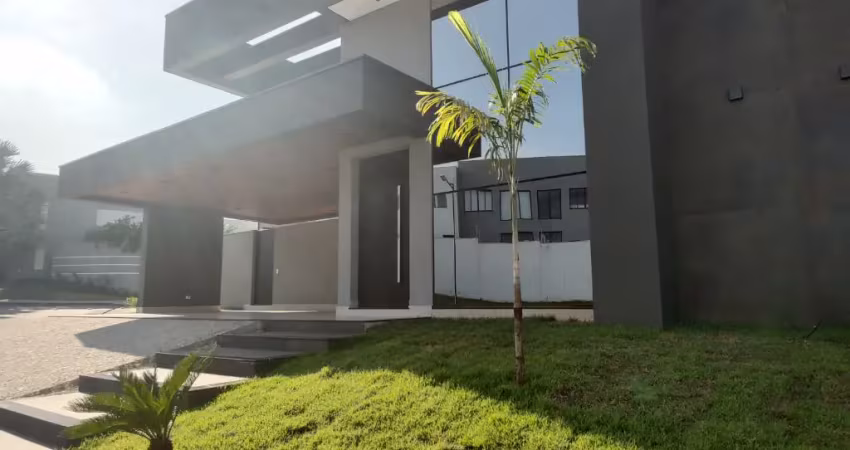 Casa 4 suítes + escritório, quintal com piscina e jardim gramado