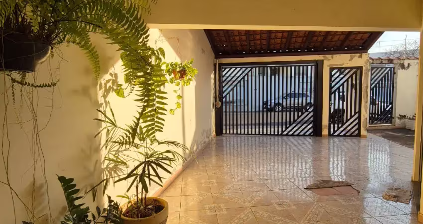 Sobrado com em terreno com 13m de frente + espaço comercial / escritorio
