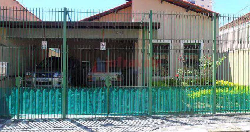 Casa com 3 quartos, Centro, Jacareí - R$ 620 mil, Cod: 2832