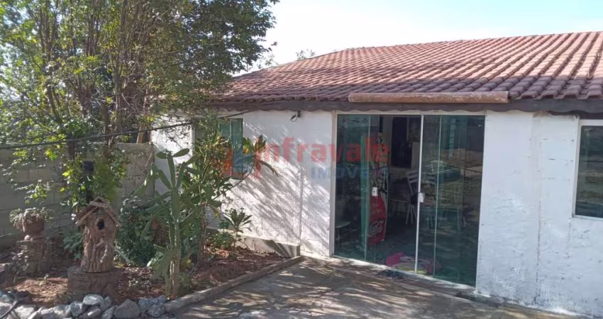 Chácara com 2 quartos, Veraneio Irajá, Jacareí - R$ 300 mil, Cod: 14424