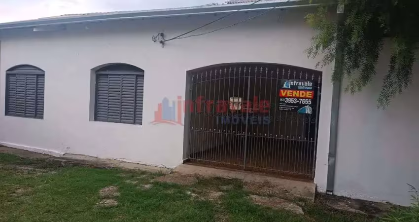Casa com 2 quartos, Centro, Jacareí - R$ 380 mil, Cod: 10247
