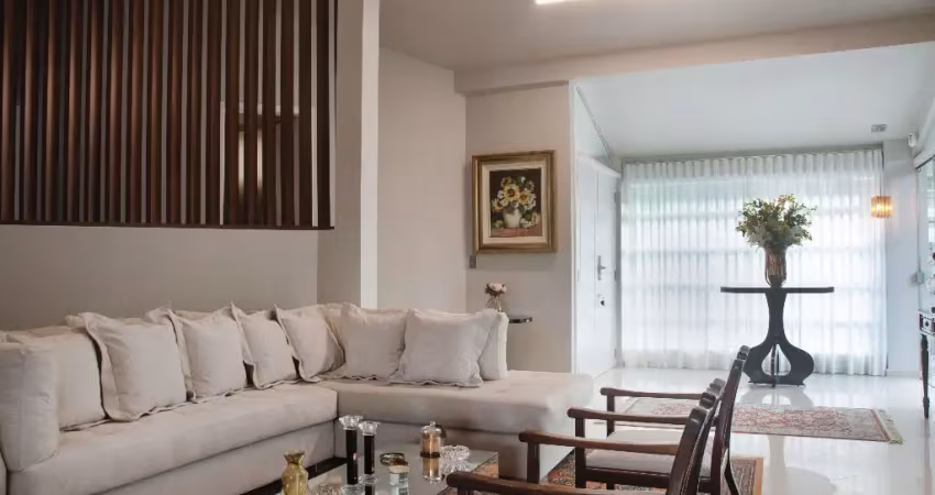 Casa  Alto Padrão Mobiliada na Praia Brava de Floripa – 2 Quadras do Mar