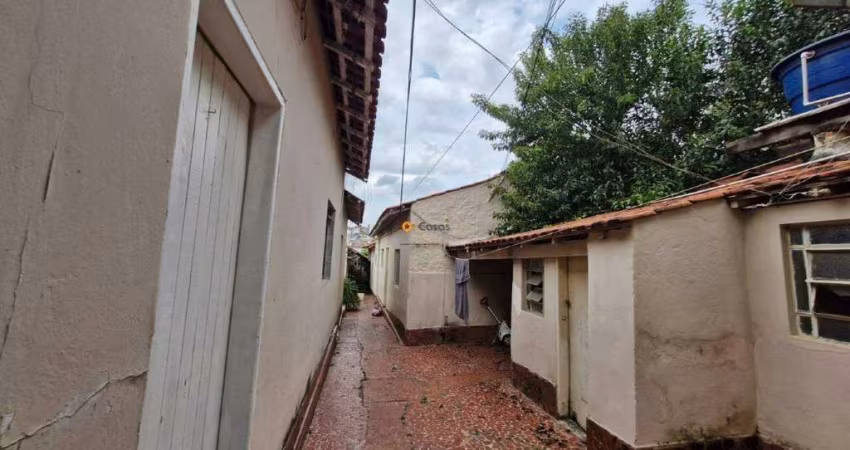 Casa antiga com divisões para locação no Sacomã