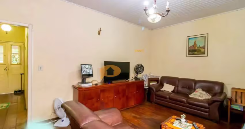 Casa totalmente térrea com 04 dormitórios, 02 vagas com 200 m² - Aclimação