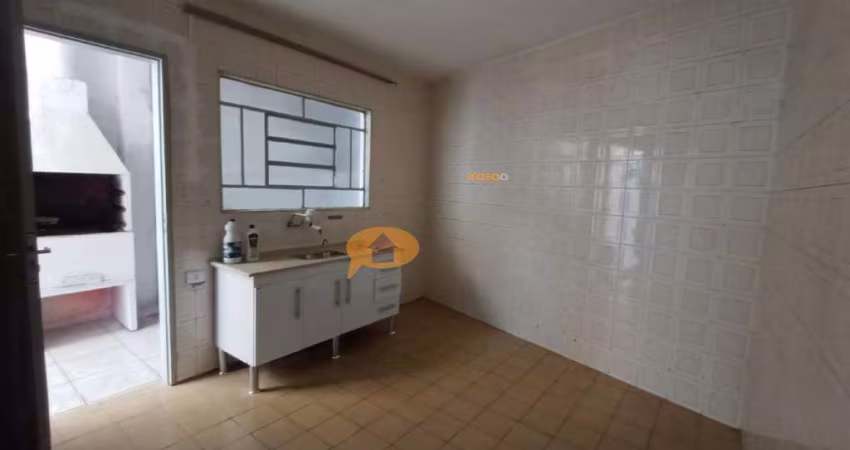 Casa térrea com sobrado nos fundos