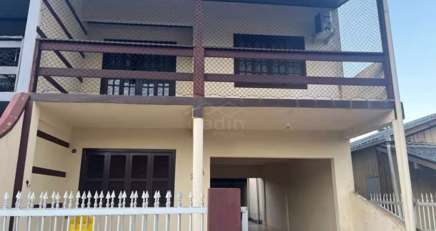 CASA DOIS ANDARES PARA ALUGAR, R$ 3.000,00 BAIRRO GRAVATÁ DE NAVEGANTES/SC.