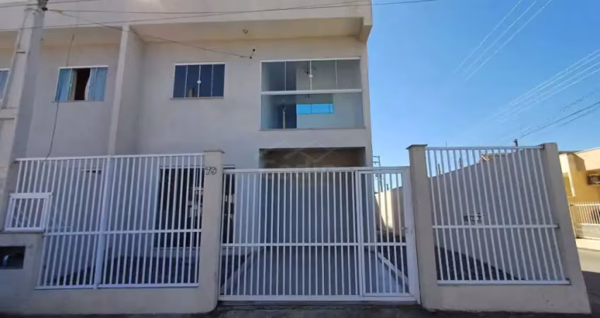 Sobrado para alugar, r$ 2.300,00 bairro gravatá de penha/sc.