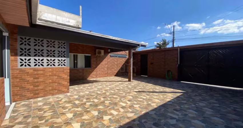 Casa para alugar, r$ 3.950,00 bairro meia praia, navegantes/sc.