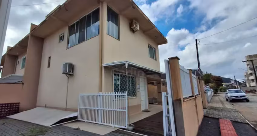 Casa para alugar, r$ 3.800,00 bairro gravatá navegantes/sc.