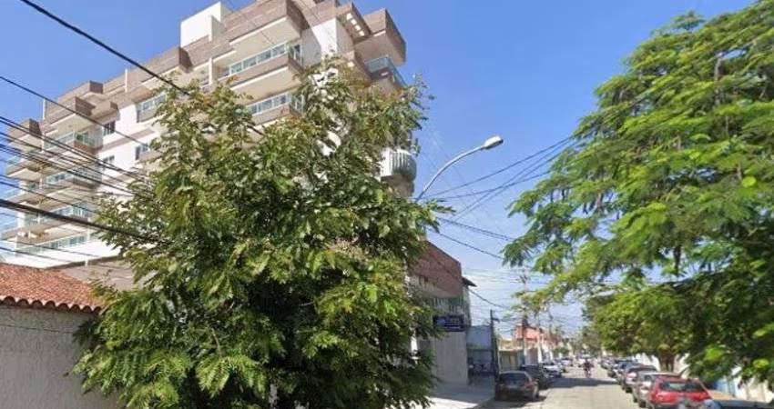 Ótimo Apartamento com 2 Quartos, sendo 1 suíte (área total com 107m²) no Centro de Cabo Frio -RJ