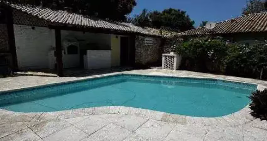 Segurança 24h, portaria, áreas verdes, quadras esportivas e ambiente familiar.