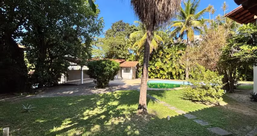 Casa  à Venda  Cond. Ubá Piratininga – Região Oceânica de Niterói  Em dois lotes | 5 vagas | Lazer | Conforto e privacidade