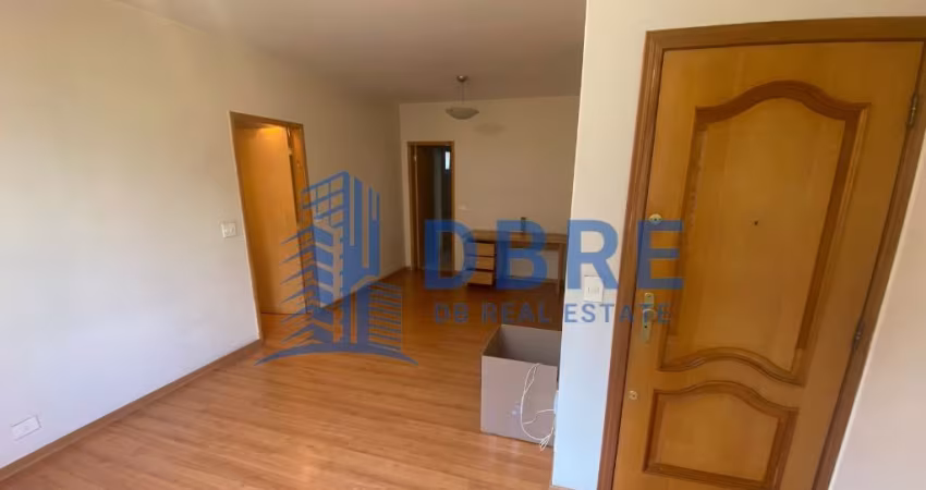 Amplo Apto - 3 Quartos (1suite)  2 WC + Dep.Empregada. Ótima Localização