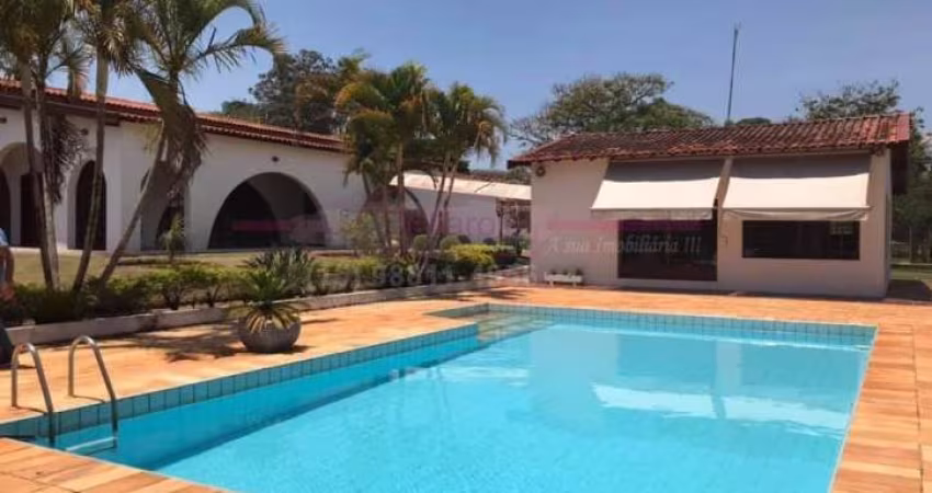 Sitio com estrutura completa. Área de terreno com 30.000m²,