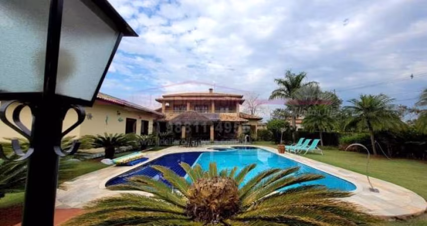 Linda casa de  campo dentro de condomínio