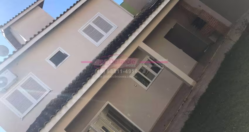 Casa a venda dentro de condomínio