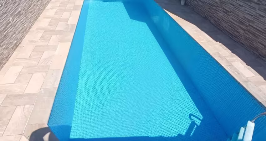 Village com 2 dormitórios com churrasqueira e piscina, pe na areia