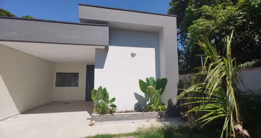 Casa nova à venda 3 dormitórios , a 700 metros da praia  no jardim rio da praia – bertioga/sp