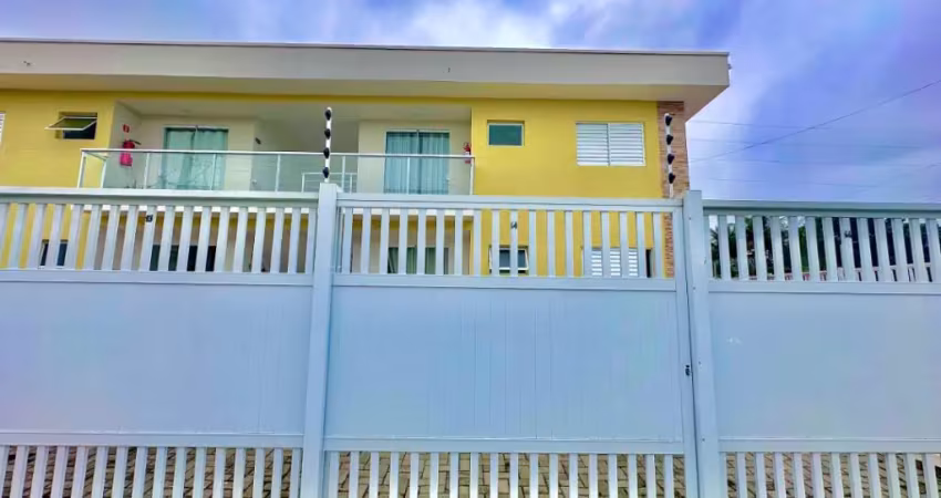 Vende se village com 2 dormitórios sendo 1 suite a 1 quadra da praia , 2 min a pé