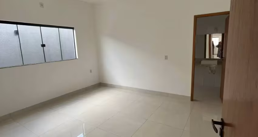 Casa geminada à venda, recém construída, em excelente localização