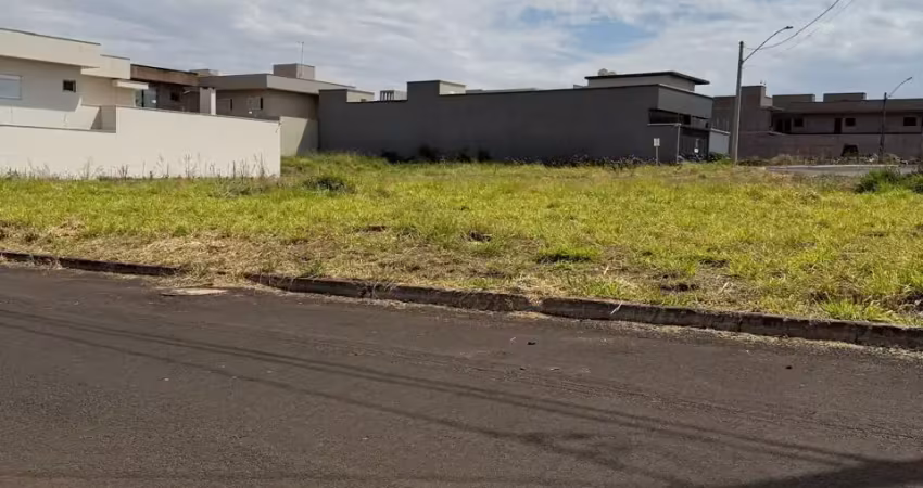 Lote no residencial interlagos contendo  486,32 de área total