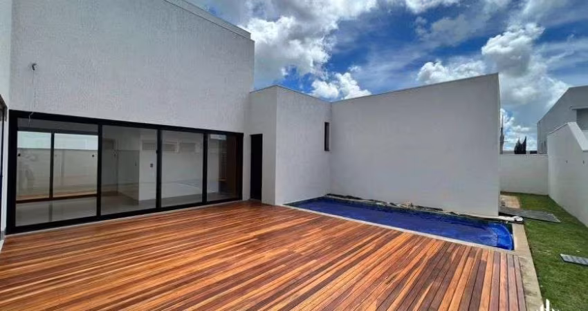 Casa no Condomínio Belas Artes, com: