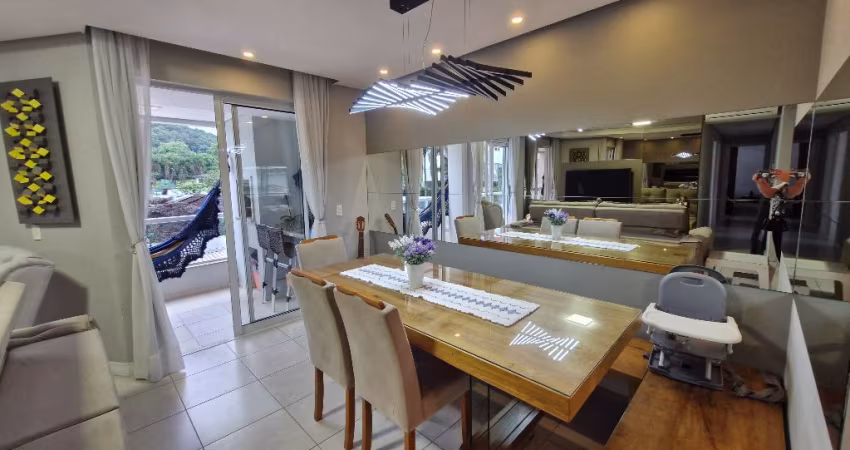 Lindo apartamento semimobiliado no Atiradores