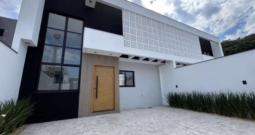 Casa a venda em Camboriú com 3 quartos sendo 1 suíte no bairro Rio Pequeno!!
