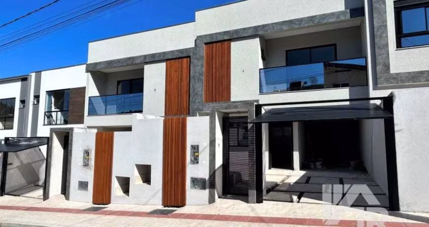 Sobrado alto padrão com 3 suítes e piscina