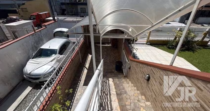 Sobrado para venda com 68 metros com 2 quartos sendo 1 suite em Tabuleiro - Camboriú - SC