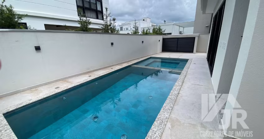 Linda Casa em condominio de alto padrao cpom 3 suites e 3 vagas de garagem