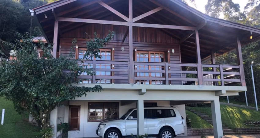 Casa com vista espetacular em Morro Reuter/RS – Um refúgio encantador na Serra Gaúcha!