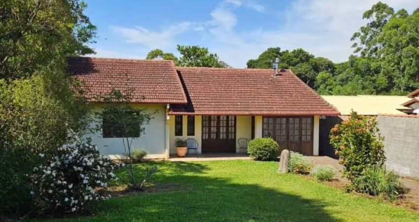Casa à Venda em Morro Reuter – Lugar Encantador no Meio ao Verde!