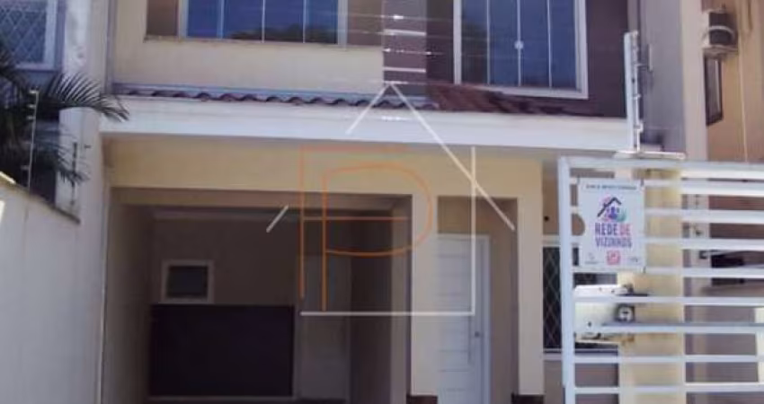 Amplo Sobrado Geminado – Conforto, Espaço e Localização Privilegiada