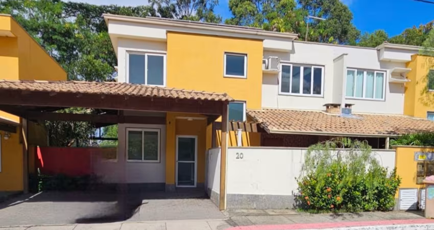 Sofisticada casa condomínio fechado!