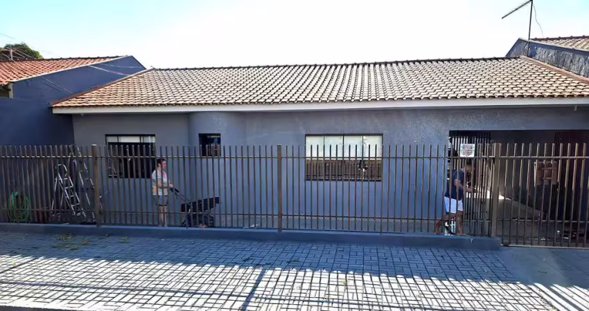 Casa à venda em maringá – próxima à av. tuiuti recém-reformada, com 3 quartos e ambientes amplos