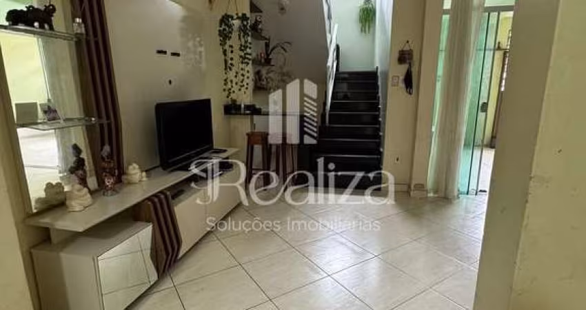 SOBRADO COM  4 QUARTOS SENDO UMA SUÍTE NA ZONA SUL