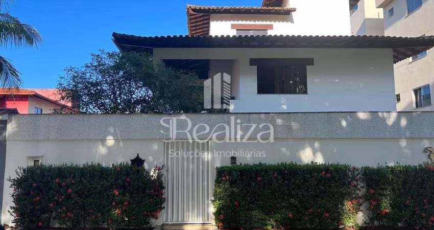 Casa à venda, na zona sul de Ilhéus, no Bairro São Francisco, com 4 dormitórios, sendo 3 suítes, pi