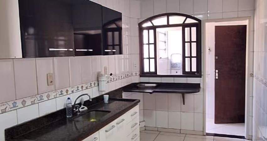 Apartamento no Fonseca - Prédio ao lado Hortifruti Andrade.