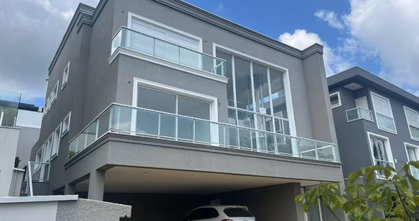 Luxuosa Casa de Alto Padrão em Alphaville – Conforto e Sofisticação!4 Suítes
