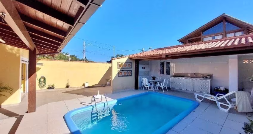 Casa com 3 quartos para alugar na Barra da Lagoa, Florianópolis 