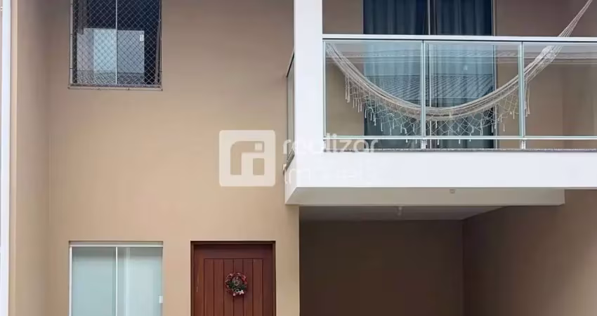 Casa em condomínio fechado com 2 quartos para alugar no Carianos, Florianópolis 
