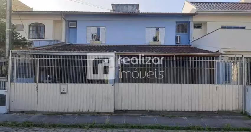 Casa com 3 quartos para alugar na Trindade, Florianópolis 