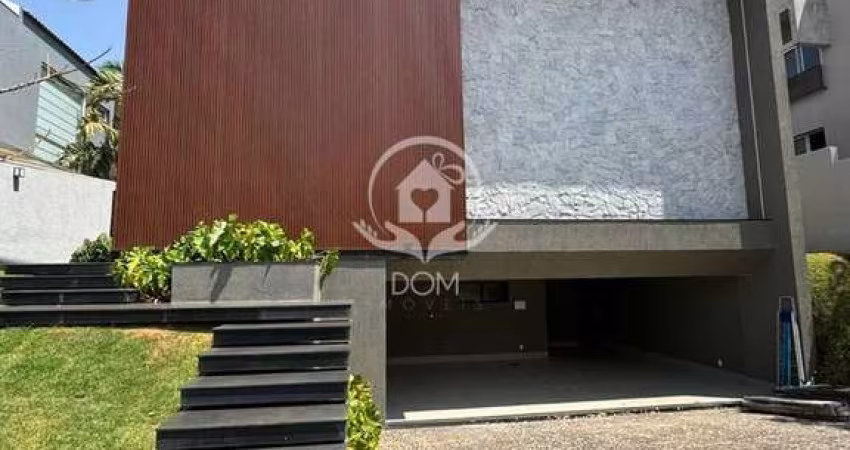 Belíssimo Sobrado com 4 suítes plenas em Condomínio Fechado