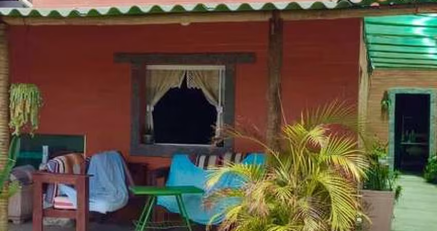 Casa Duplex com piscina, em Unamar.